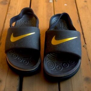 Nike Kawa Baby Toddler Slides Sandals Black & Gold 8C